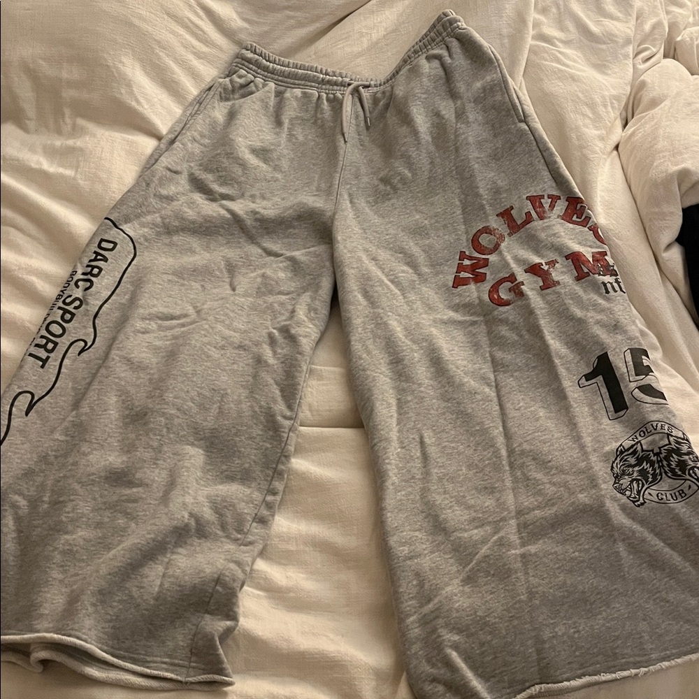 Darc Sport Wolves Gym V2 Oversized Omen Sweatpants in Light Gray Size M NWOT - Picture 3 of 5